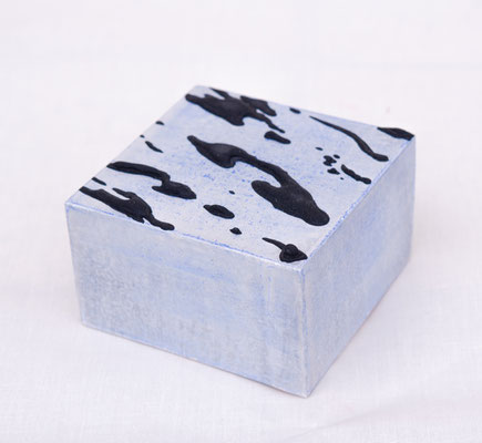 empty #58 / 2022 year / cloth, pigment base, mineral pigment, nikawa, Chinese ink / H8 × W8 × D5 cm 