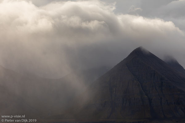 Wolken boven de Kúvíkur