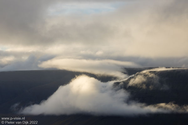 Wolken boven Dynjandisvogur