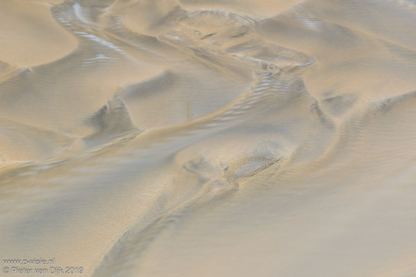 Patronen in het zand