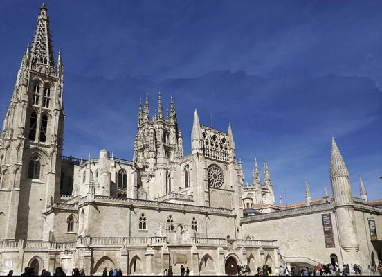 Fachada sur de la Catedral de Burgos, desde la plaza del rey San Fernando