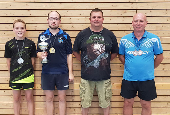 Herren B Einzel v.l. 2. Platz Felix Langanki (TVE Langenberg), Kreismeister Patrick Elbracht (SC Wiedenbrück), 3. Markus Vorbeck (TTSG Rietberg-Neuenkirchen) und Rafal Pietzyk (DJK Gütersloh)