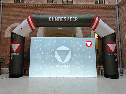 BigLedup Messewand mit LED-Beleuchtung BenteMedia Bestsystems
