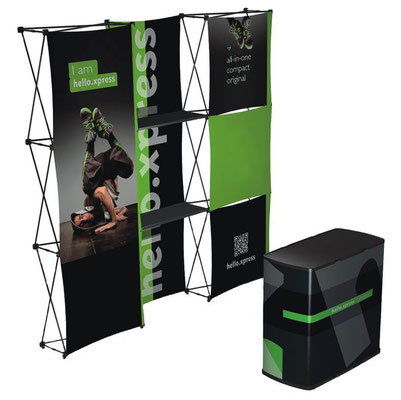 HELLO.XPRESS Ausstellungsstand mit Koffer-Theke
