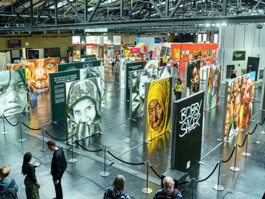 BigLedup Messewand mit LED-Beleuchtung BenteMedia Bestsystems
