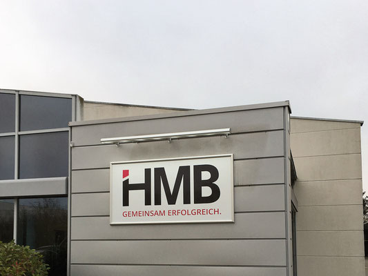 LED-Beleuchtung RONDO an Fassade