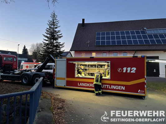 Abrollbehälter Atemschutz der Feuerwehr Spaichingen an der Einsatzstelle