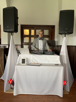DJ Bertolt Bass auf einer Hochzeitsparty in Herford