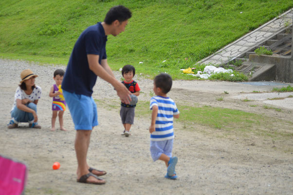 ボール遊び playing with the ball