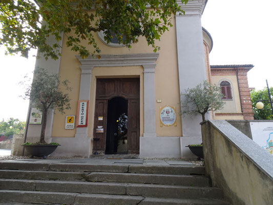 Enoteca in der Dorfkapelle - Barbaresco