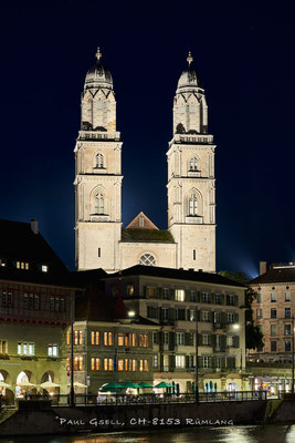Zürich Grossmünster mit Limmatquai bei Nacht - #2486