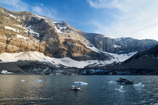 Gletschersee Griesseeli, im Hintergrund der Clariden im Abendlicht