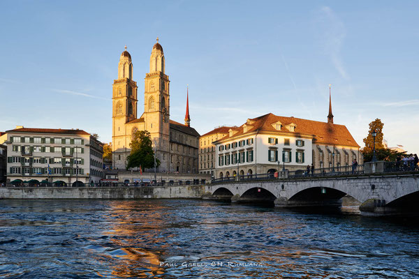 Zürich - Grossmünster, Helmhaus, Wasserkirche bei Abendsonne - #1004