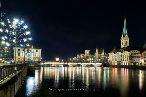 Zürich Limmatquai mit Weihnachtsbeleuchtung, Münsterbrücke und Fraumünster - #3837