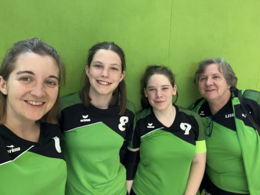 Unser Team: Ramona, Noemi, Leandra und Lisbeth