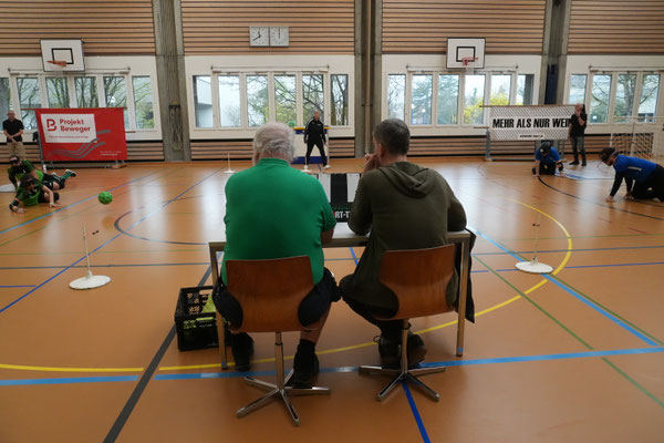 Funktionäre Tom und Martää