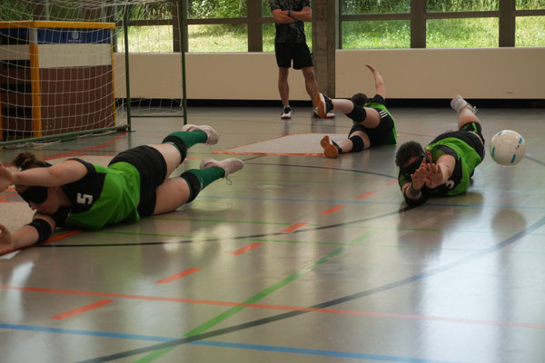TB Glarus 11 Damen in der Abwehr