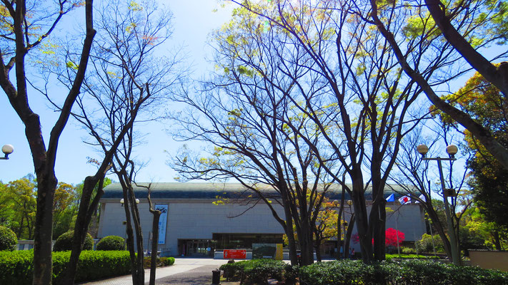 堺市博物館　右端の赤いのが次の写真