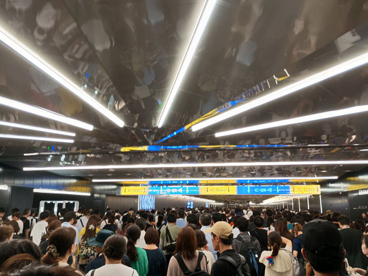 帰りの駅。会場を出てここまでに１時間以上。もうヨレヨレ