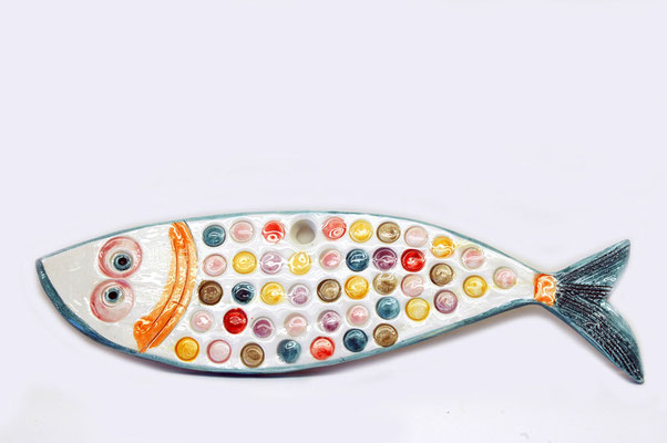 Animale decorativo - pesce con tecnica a lastra in terraglia bianca - decorazione con underglazes e cristallina - cottura a 1010°C