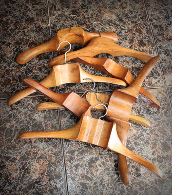 Lote de perchas antiguas /  Lot of old hangers