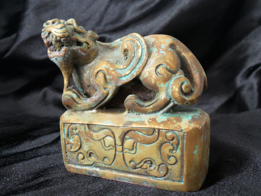 Old and rare bronze seal with beautiful patina. (Kylin lion)