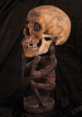 Relicario (KORWAR) Reliquary