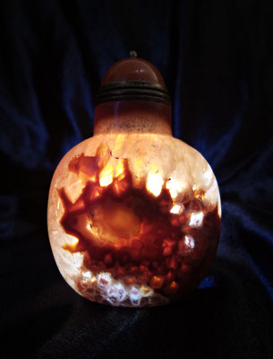 Snuff bottle de ágata con cristaloides 