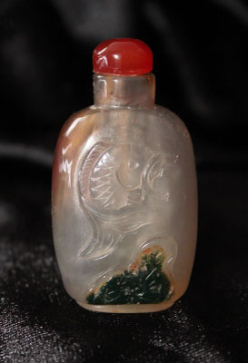 Impresionante snuff bottle de ágata tallada c.1900