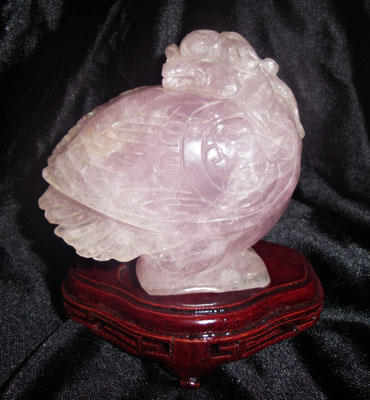 Escultura china de cuarzo rosa tallado de gran tamaño con forma de ave - dragón