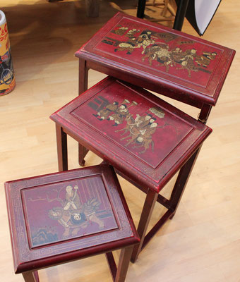 Set o conjunto de tres mesas nido orientales