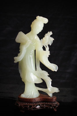 New Jade Lady Sculpture / Escultura