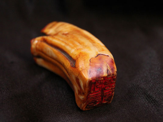 Extraño sello chino con muela de caballo / Strange Chinese stamp with horse's tooth  (中國郵票)