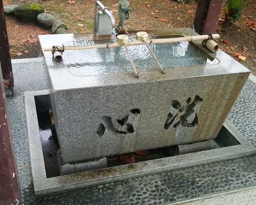 貴船神社の手洗い、昭和に奉納されたもの