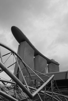 Helix Brücke und Marina Bay Hotel