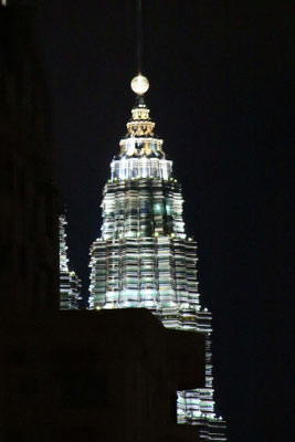 Petronas bei Nacht - Blick vom Hotelzimmer