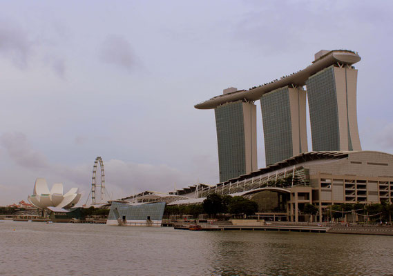 Marina Bay Hotel