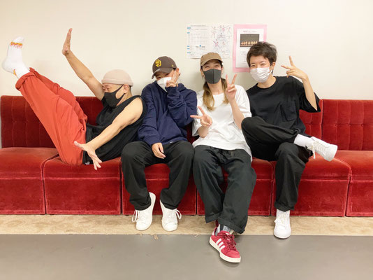 千葉ダンススクール Beat squadの西千葉クラス、エム、ザリナ、カンナとパチリ♪レッスン動画撮影、とっても楽しかったです♪