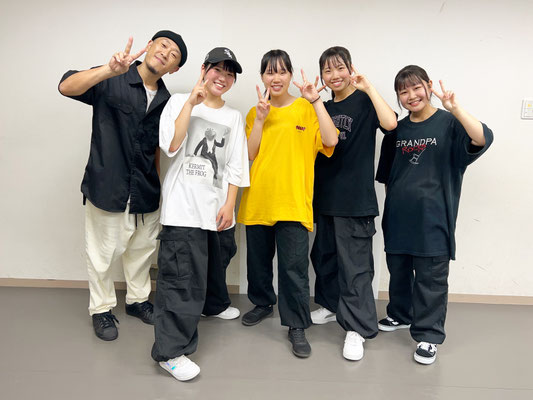 先日、千葉ダンススクール Beat squadの月曜日・ヒップホップクラスにハナが入会してくれました、嬉しい♪