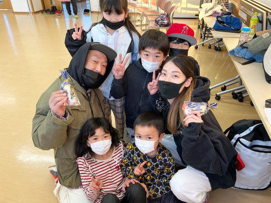 千葉 ダンススクール Beat squadの稲毛スタジオ・水曜日キッズクラス♪かえちゃんからバレンタインデーでチョコをもらっちゃいました、嬉しかったです♪