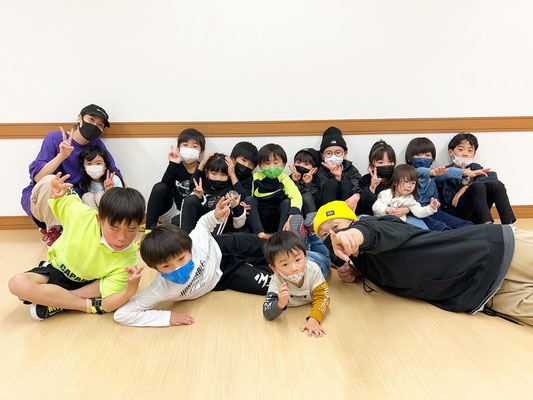 Beat squadの稲毛スタジオ・水曜日キッズクラスが今年最後のレッスン♪皆、今年も本当に良く頑張ったね！来年も宜しくね♪