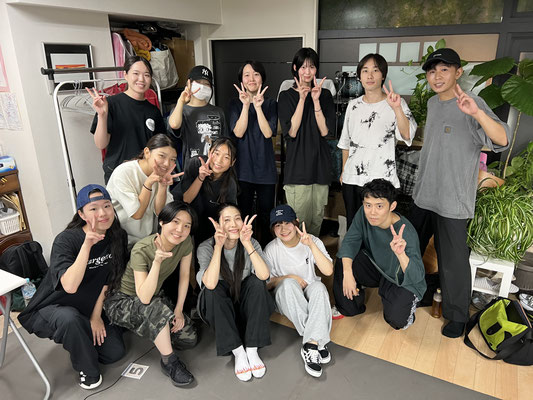 千葉ダンススクール Beat squadの選抜ユニット「TD UNIT」と、HIPHOP 合同ナンバーのメンバーがスタジオで会えたので、記念に撮影しちゃいました♪