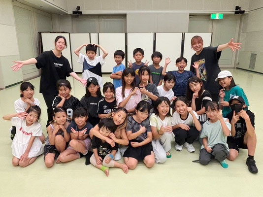 千葉ダンススクール Beat squadの、若葉区千城台・月曜日クラス＆火曜日クラスの合同練習での1枚♪