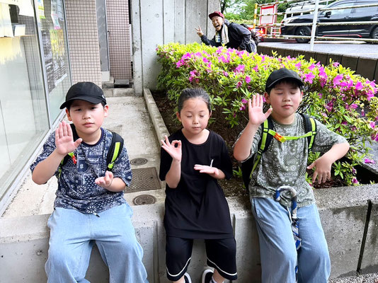 千葉ダンススクール Beat squadの若葉区千城台・火曜日キッズクラス(17:00～18:00)の先輩メンバー3名♪