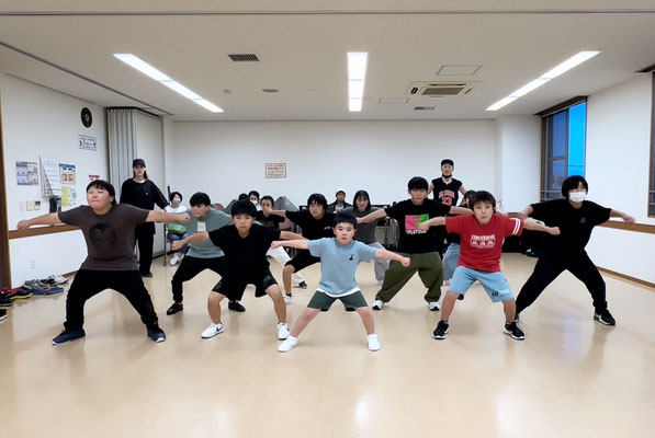 ダンススクール Beat squadの水曜日・稲毛キッズHIPHOPクラスの風景♪体験でユウリがレッスンに参加してくれました♪