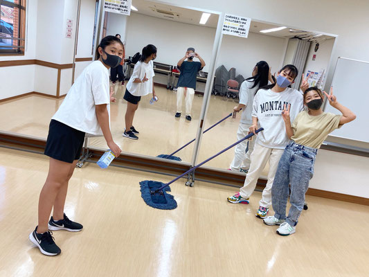 千葉ダンススクール Beat squadでは、西千葉スタジオ、稲毛・長沼スタジオ共に、レッスン前のモップがけ除菌を徹底しています♪