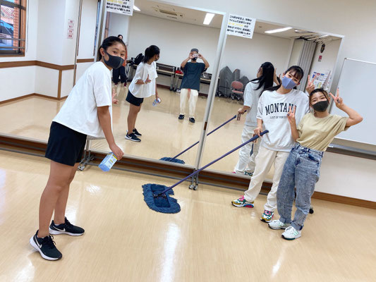 千葉ダンススクール Beat squadでは、西千葉スタジオ、稲毛・長沼スタジオ共に、レッスン前のモップがけ除菌を徹底しています♪