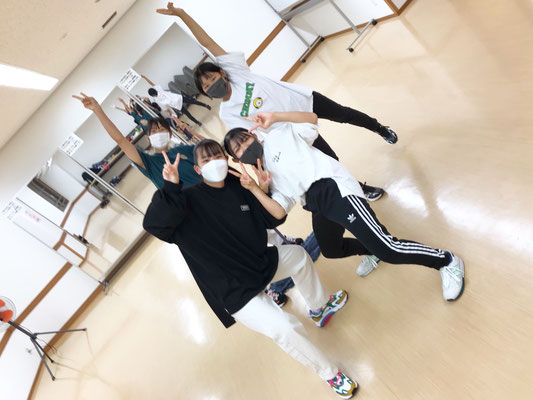 千葉ダンススクールの稲毛・長沼スタジオ、水曜日大人クラス♪この日もレッスン前にアルコールモップ除菌をしてくれました♪
