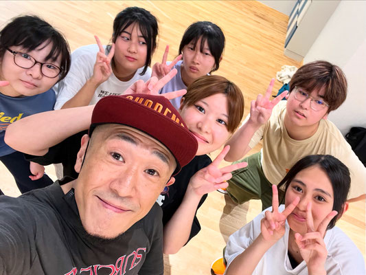 千葉ダンススクール Beat squadのTADAが講師を務める高等学校のダンスアカデミークラスが、7月の文化祭に向けて振り付けをスタートさせました♪