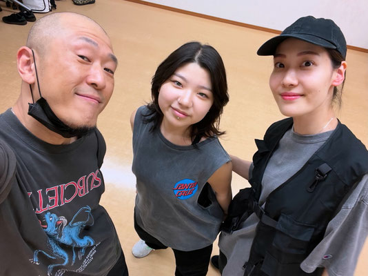 この日はレッスン着がたまたま“GRAY × BLACK”でまとまっちゃった、千葉ダンススクール Beat squadのイントラ陣♪